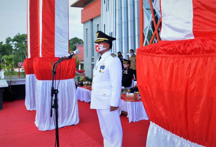 Wakil Bupati Ketapang Drs. H. Suprapto S, Bertindak Sebagai Inspektur Upacara  Penurunan Bendera Merah Putih  Dalam Rangka HUT RI Ke-75
