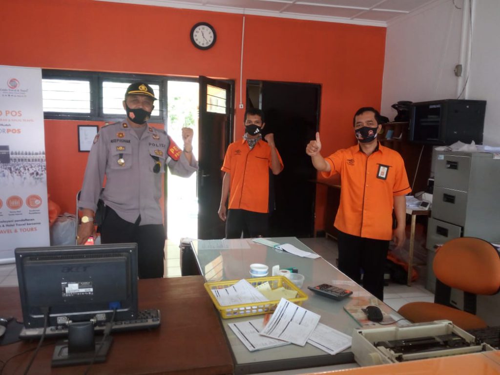 Kompol Asep Ishak Membagikan Sekaligus Monitoring Penggunaan Masker