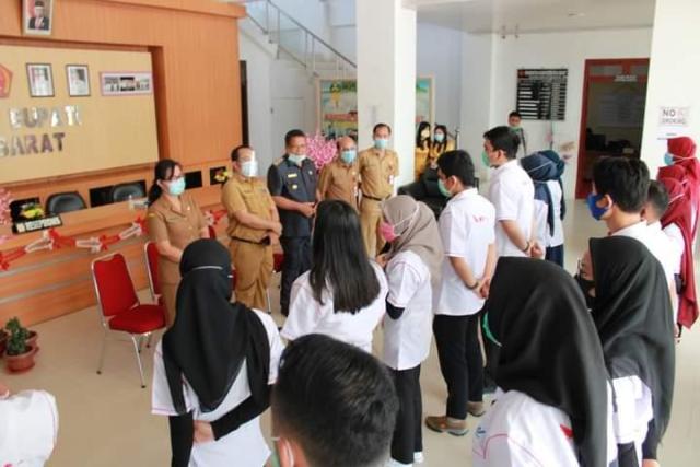 Sebanyak 18 Orang Tenaga Kesehatan Nusantara,  Resmi Dilepas Bupati Nias Barat.