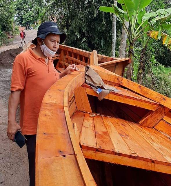 Pengerajin Perahu Desa Linggajaya, Mendapat Respon Positip Bupati Sumedang