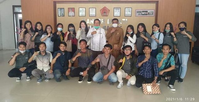 Bupati Nias Barat  Terima Kunjungan Mahasiswa politeknik Medan Ke Nias Barat.