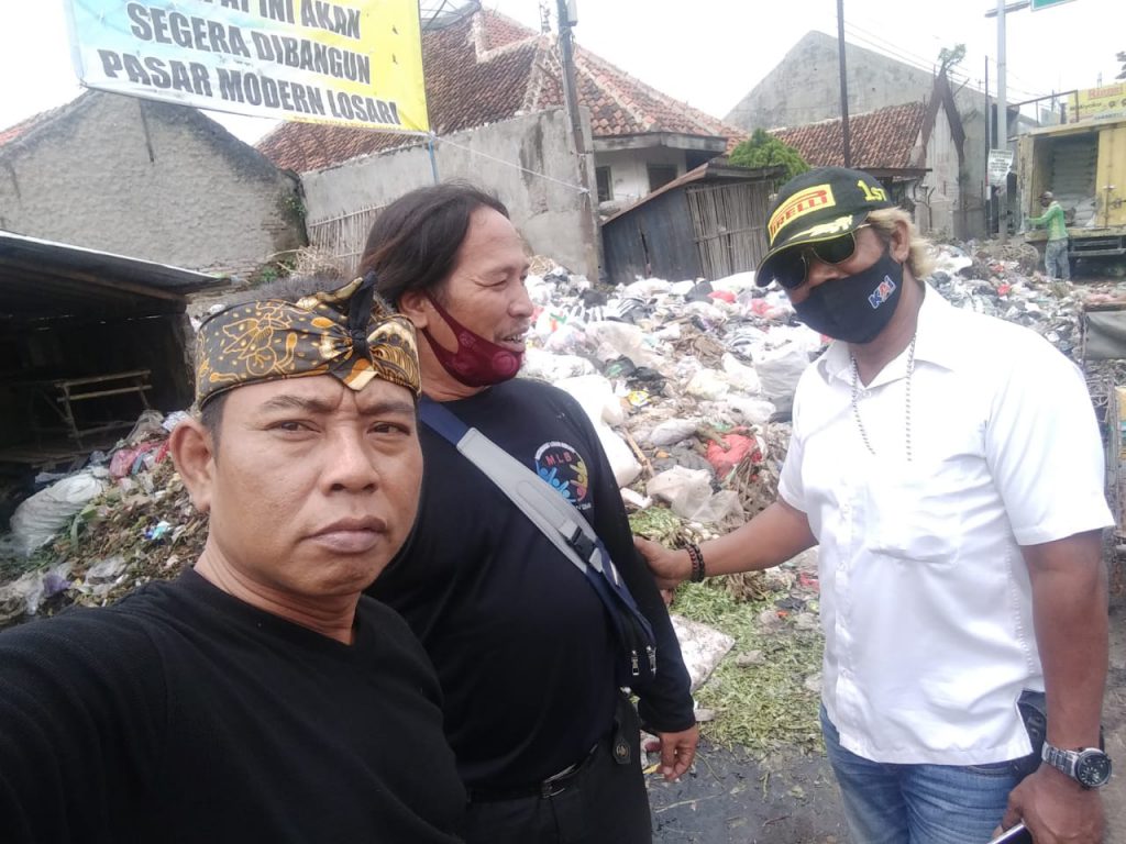 Menjelang Relokasi Pasar Desa Losari Kidul, Losari Cirebon, Pembenahan Sampah Dimulai