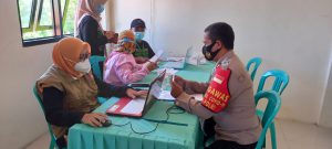 Sejumlah Anggota POLRI, ASN Dan KUA Wilayah Kerja Kecamatan Karangnunggal, Hari Ini Melaksanakan Vaksinasi Covid-19