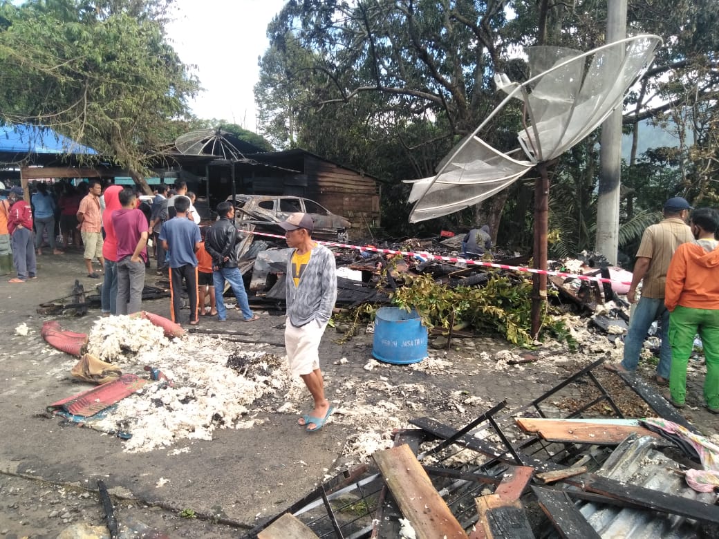 Di Duga Akibat Hubungan Pendek Arus Listrik Unit Rumah Hangus Terbakar Suara Independent