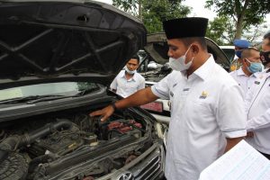 Wabup Solok JFP melakukan inspeksi mendadak dan mengecek kelayakan dan kebersihan mobil dinas Pemdakab Solok