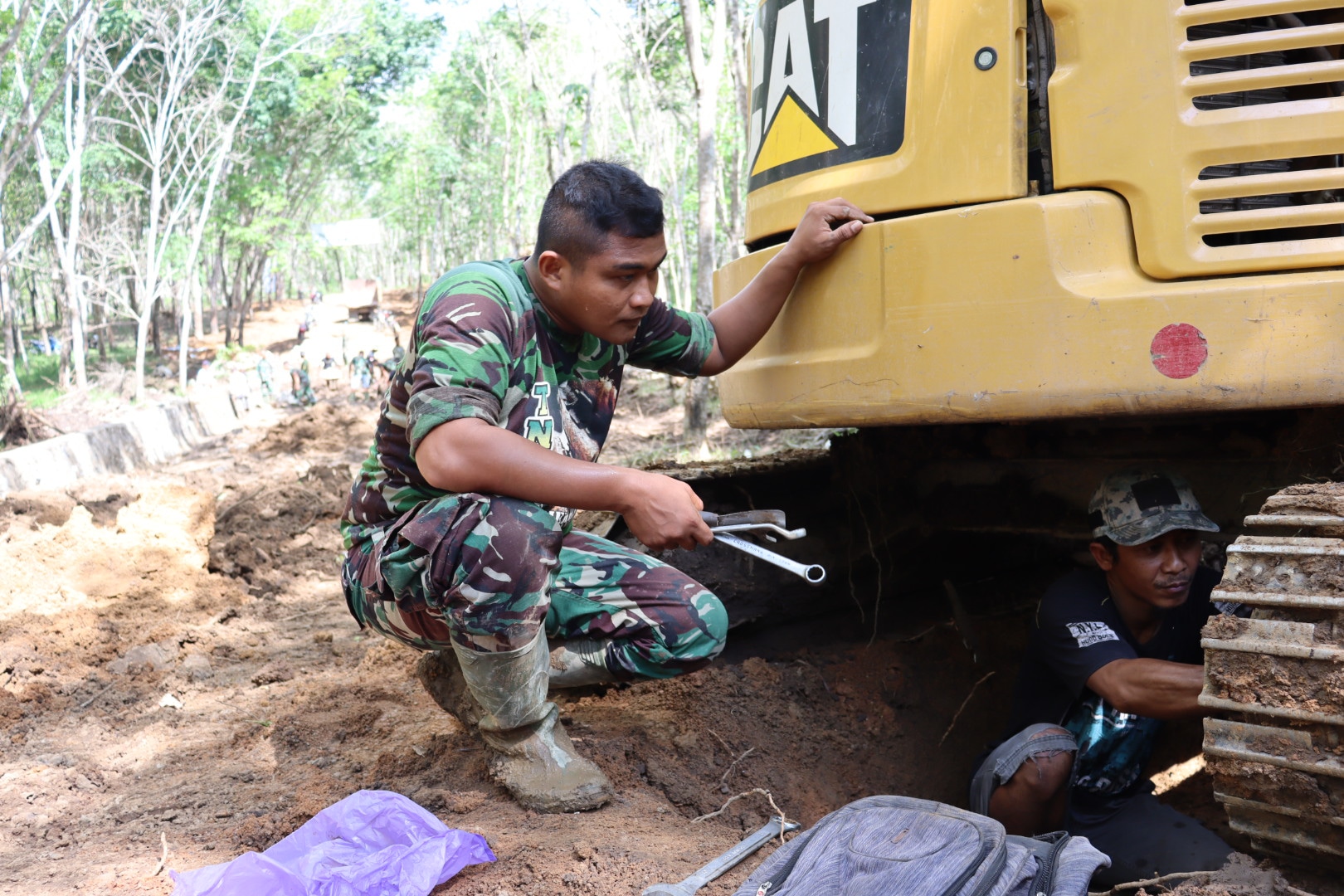 Satgas TMMD Datangkan Mekanik Alat Berat Kelokasi TMMD Ke-111 - SUARA ...