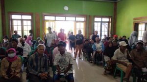 Poto : Proses pembagian CSR untuk 240 penerima warga Desa Gombang-Plumbon